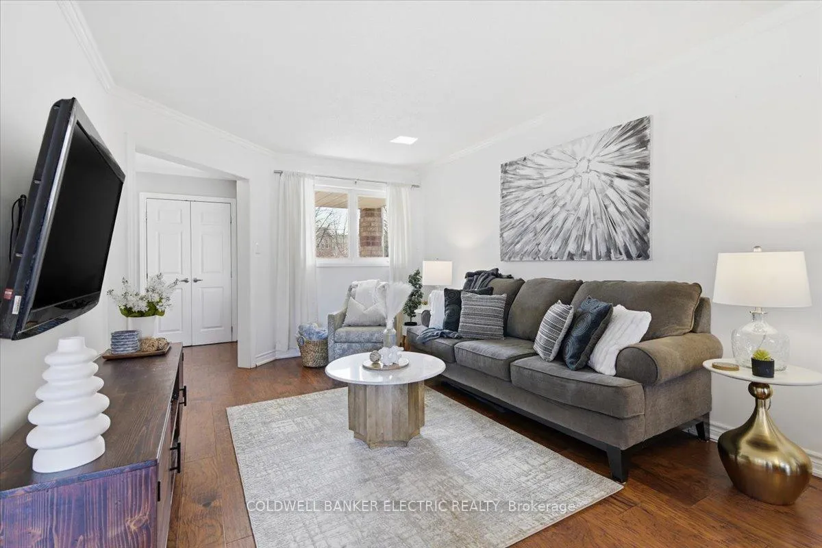 Photo 7 of 93 Farncomb Crescent, Clarington, Bowmanville — HOMEH