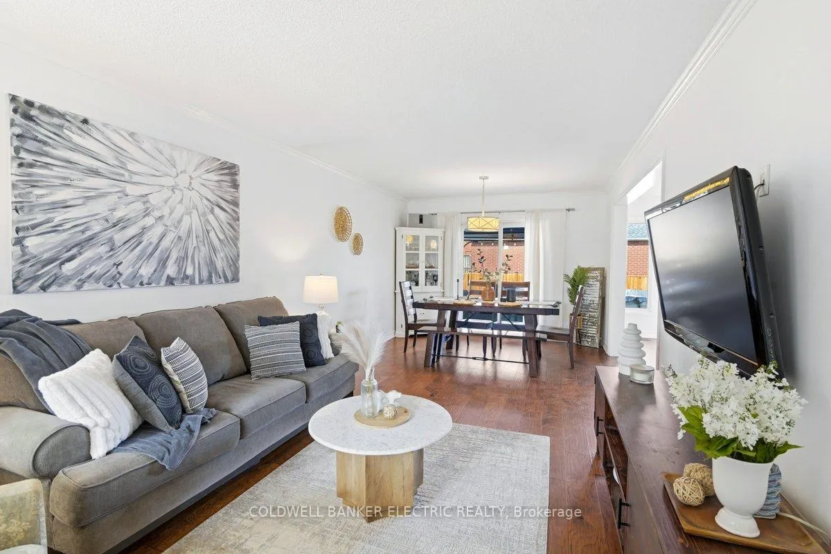 Photo 8 of 93 Farncomb Crescent, Clarington, Bowmanville — HOMEH