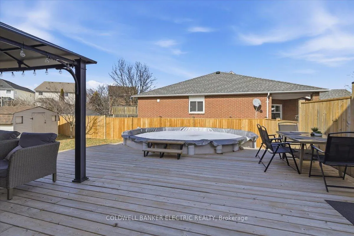 Photo 36 of 93 Farncomb Crescent, Clarington, Bowmanville — HOMEH