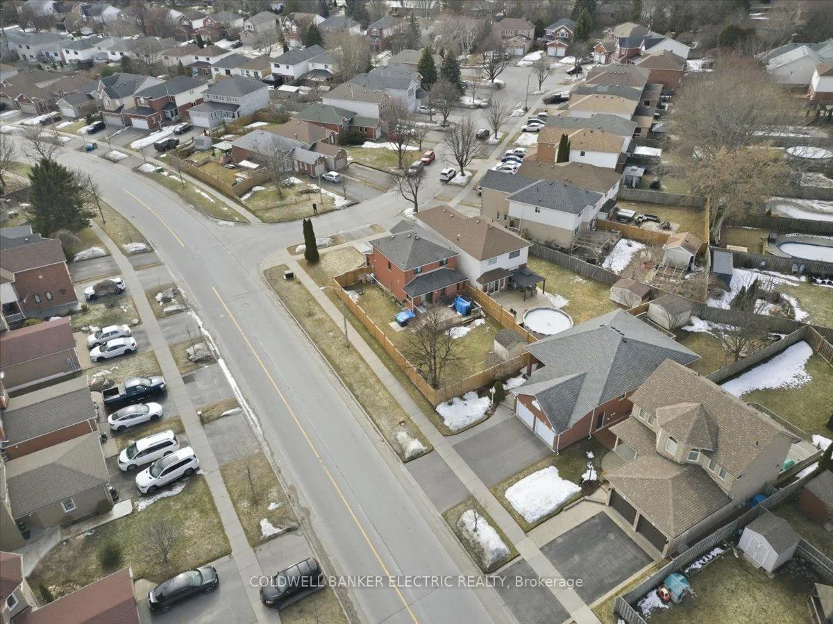Photo 43 of 93 Farncomb Crescent, Clarington, Bowmanville — HOMEH
