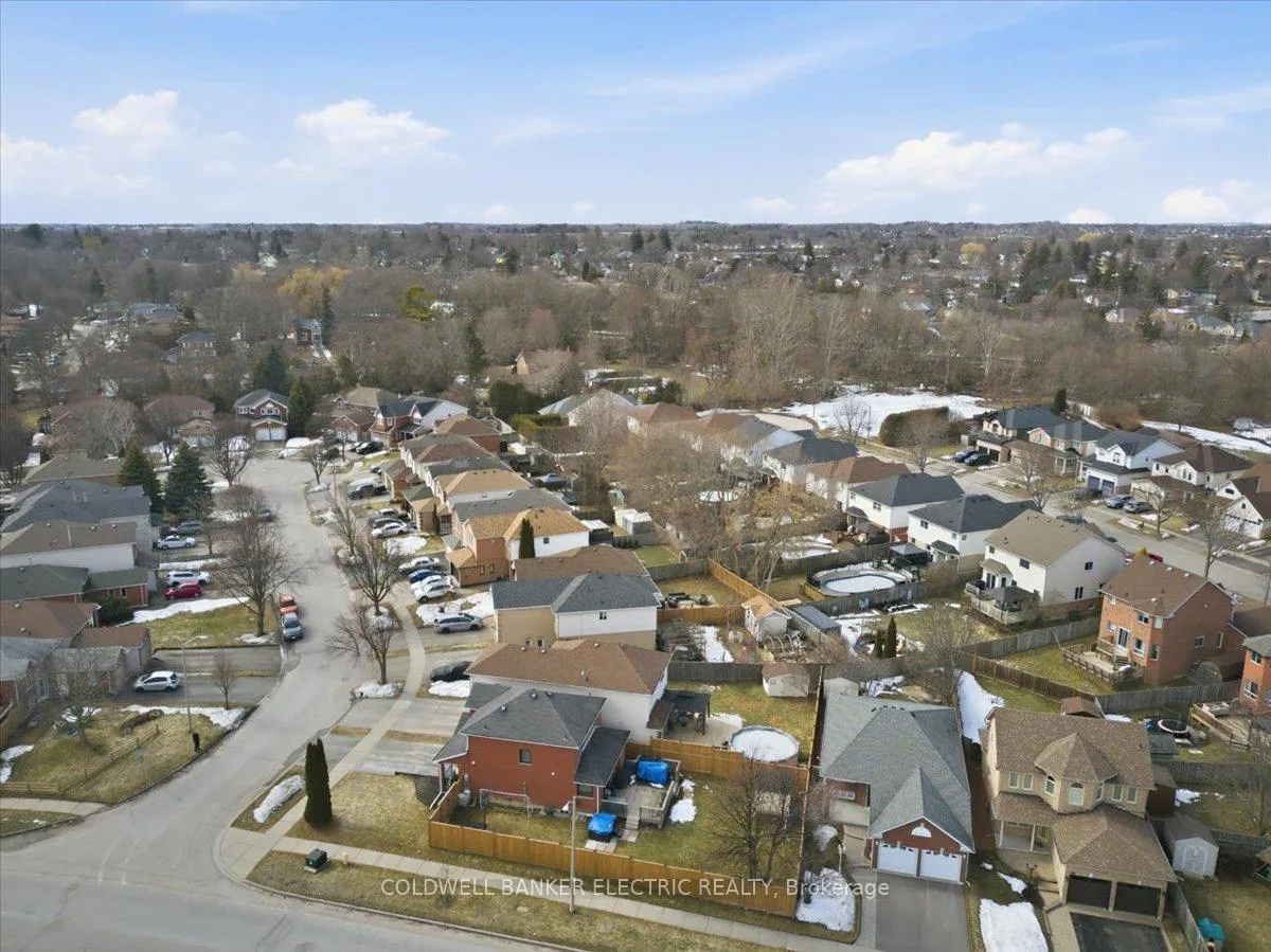 Photo 44 of 93 Farncomb Crescent, Clarington, Bowmanville — HOMEH