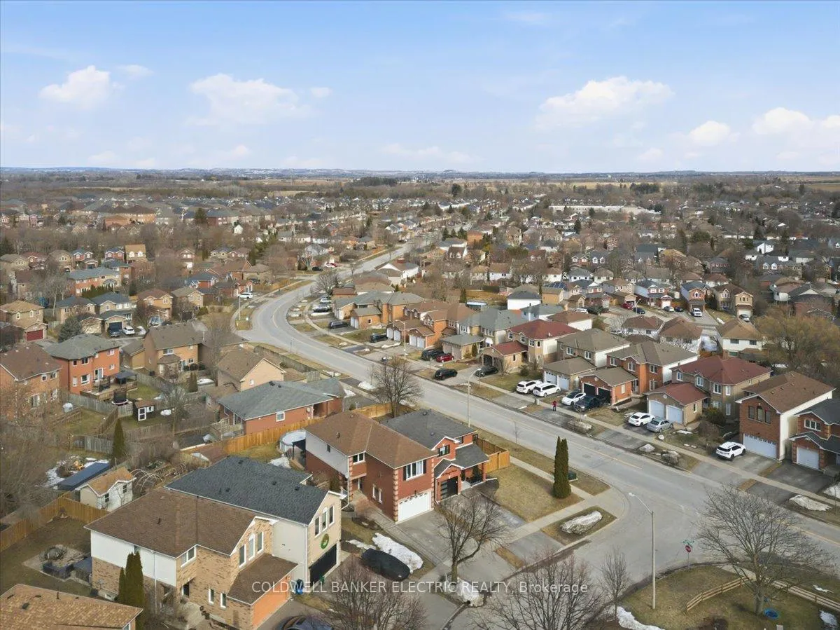 Photo 45 of 93 Farncomb Crescent, Clarington, Bowmanville — HOMEH
