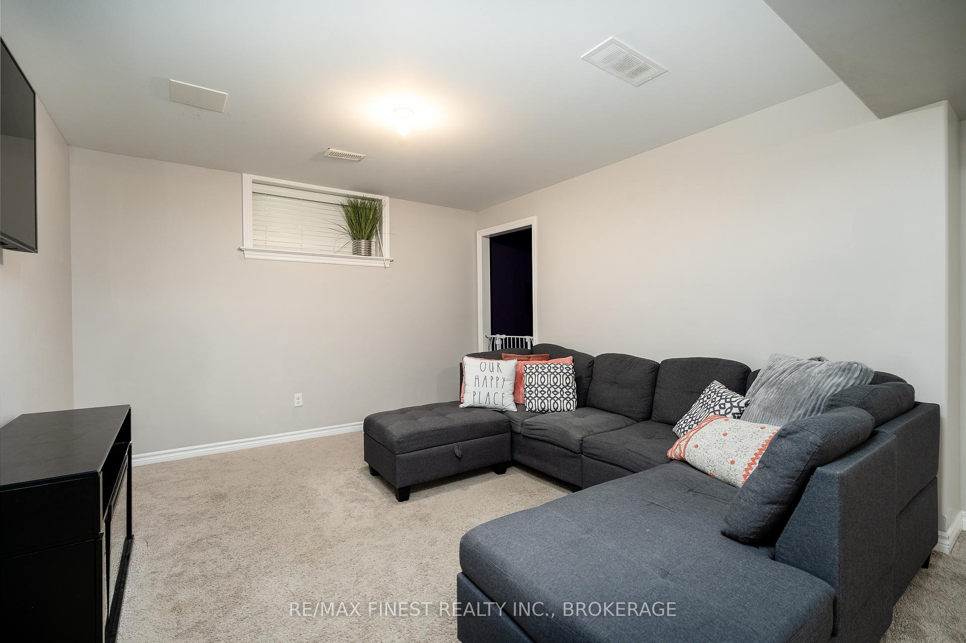 Photo 23 of 140 Simurda Court, Loyalist, Amherstview — HOMEH