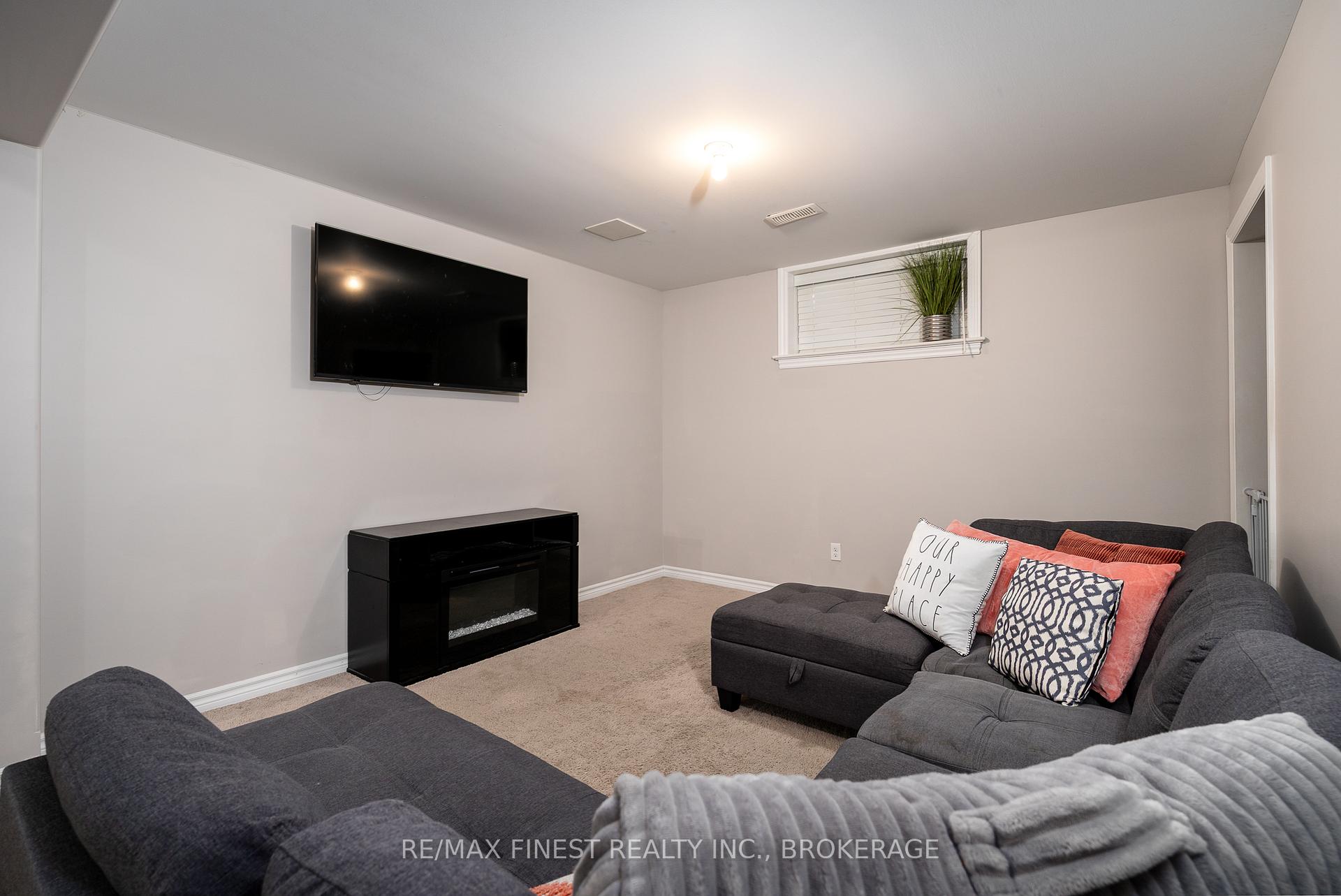 Photo 24 of 140 Simurda Court, Loyalist, Amherstview — HOMEH