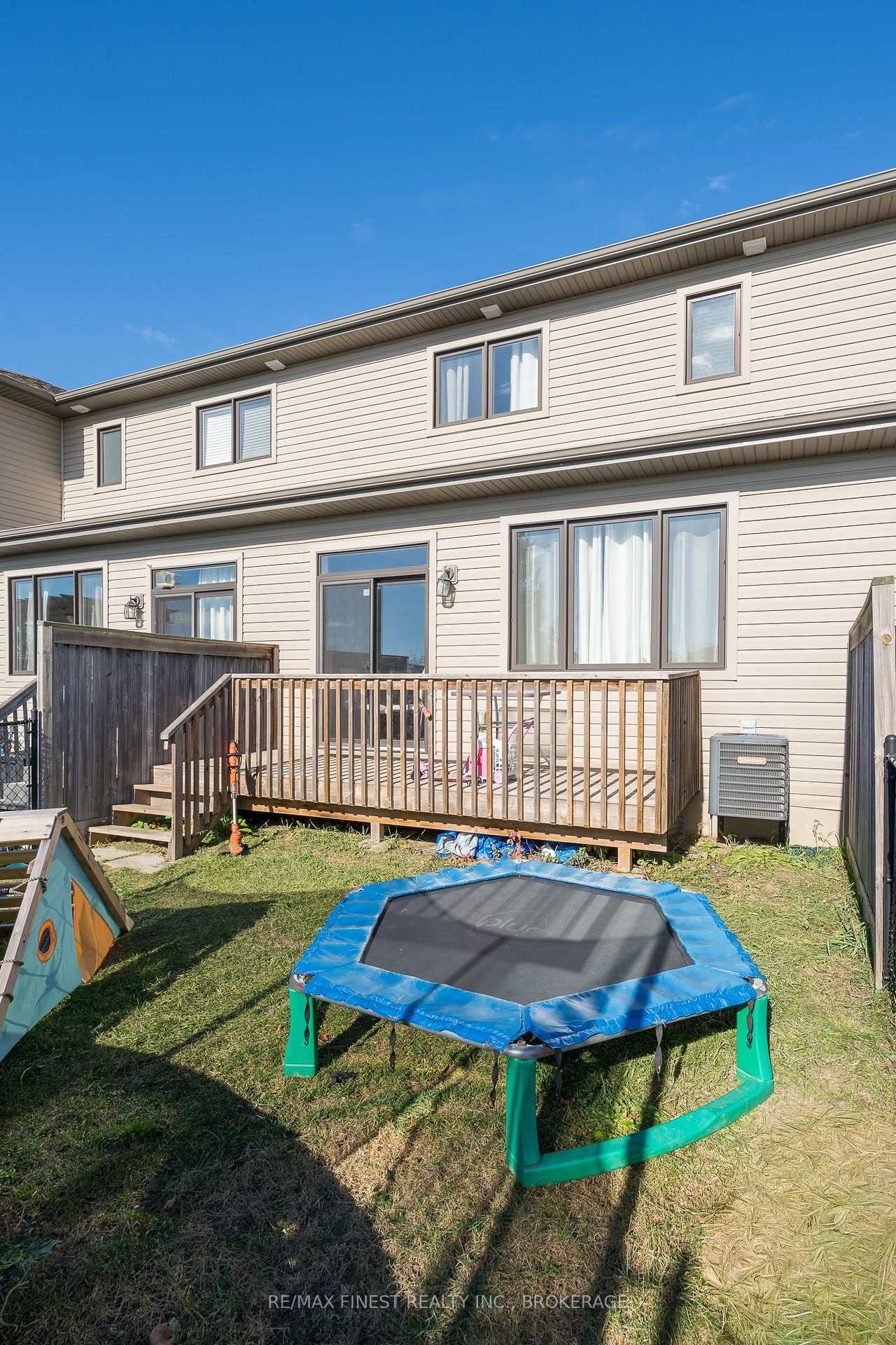 Photo 25 of 140 Simurda Court, Loyalist, Amherstview — HOMEH