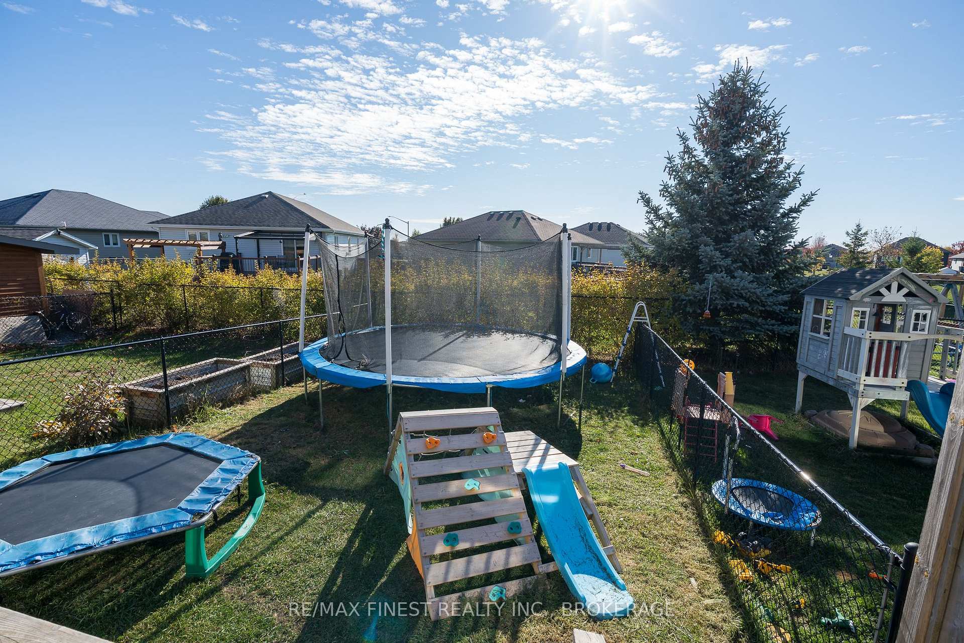 Photo 29 of 140 Simurda Court, Loyalist, Amherstview — HOMEH