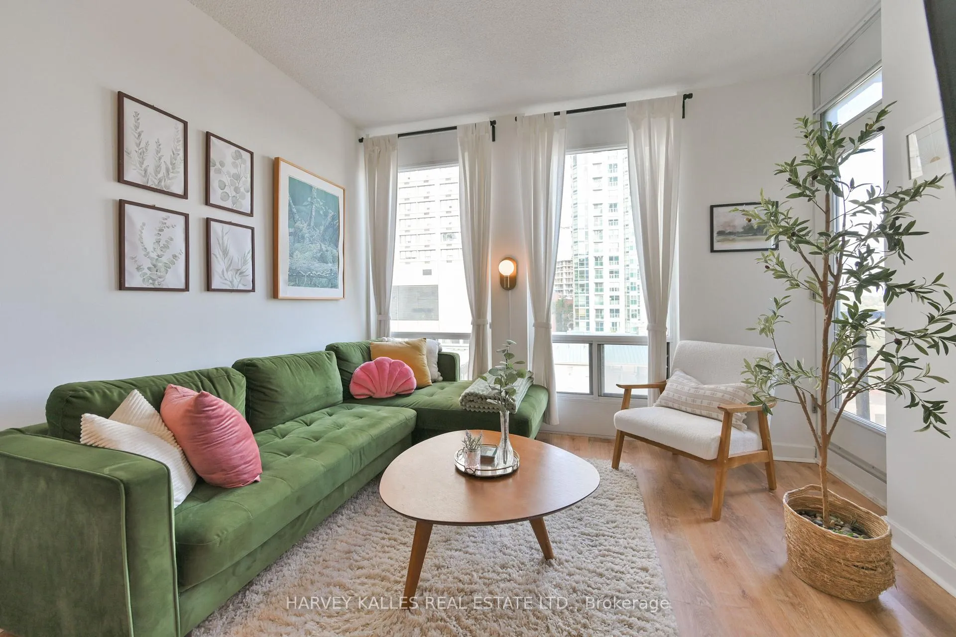 Photo 2 of Unit 1704, 85 Bloor Street E, Toronto, Church-Yonge Corridor — HOMEH