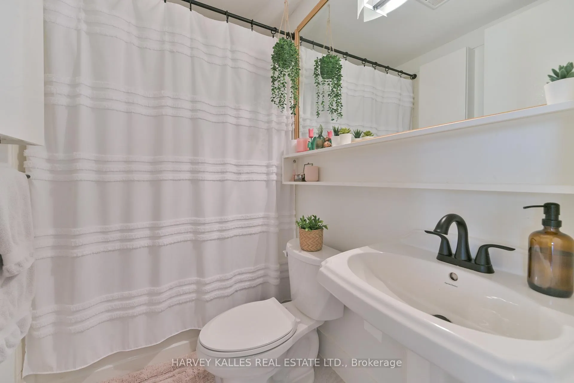 Photo 11 of Unit 1704, 85 Bloor Street E, Toronto, Church-Yonge Corridor — HOMEH