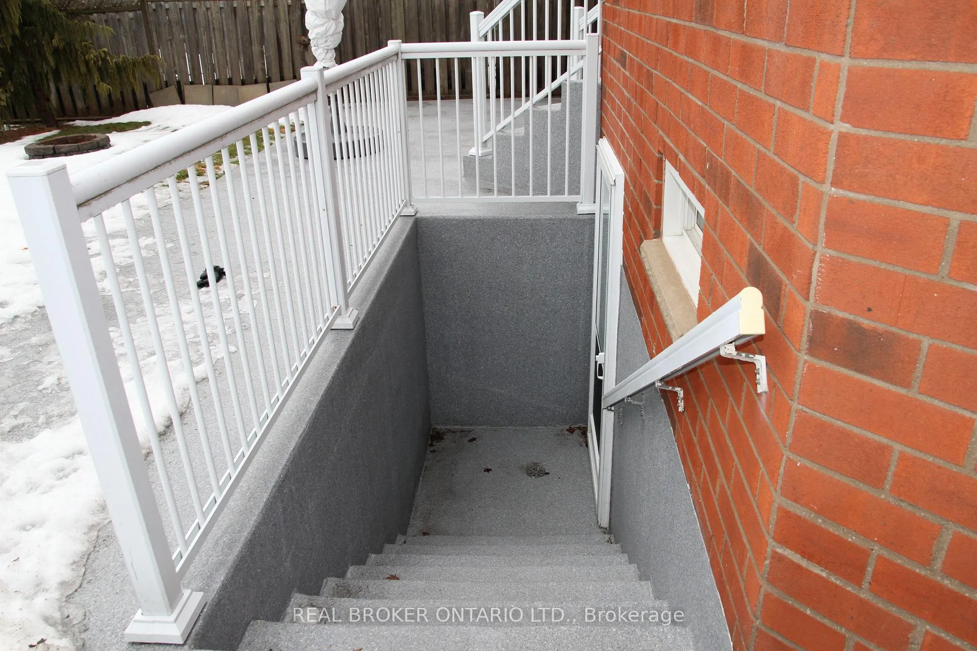 Photo 2 of 18 Tracie Court, Vaughan, Maple — HOMEH