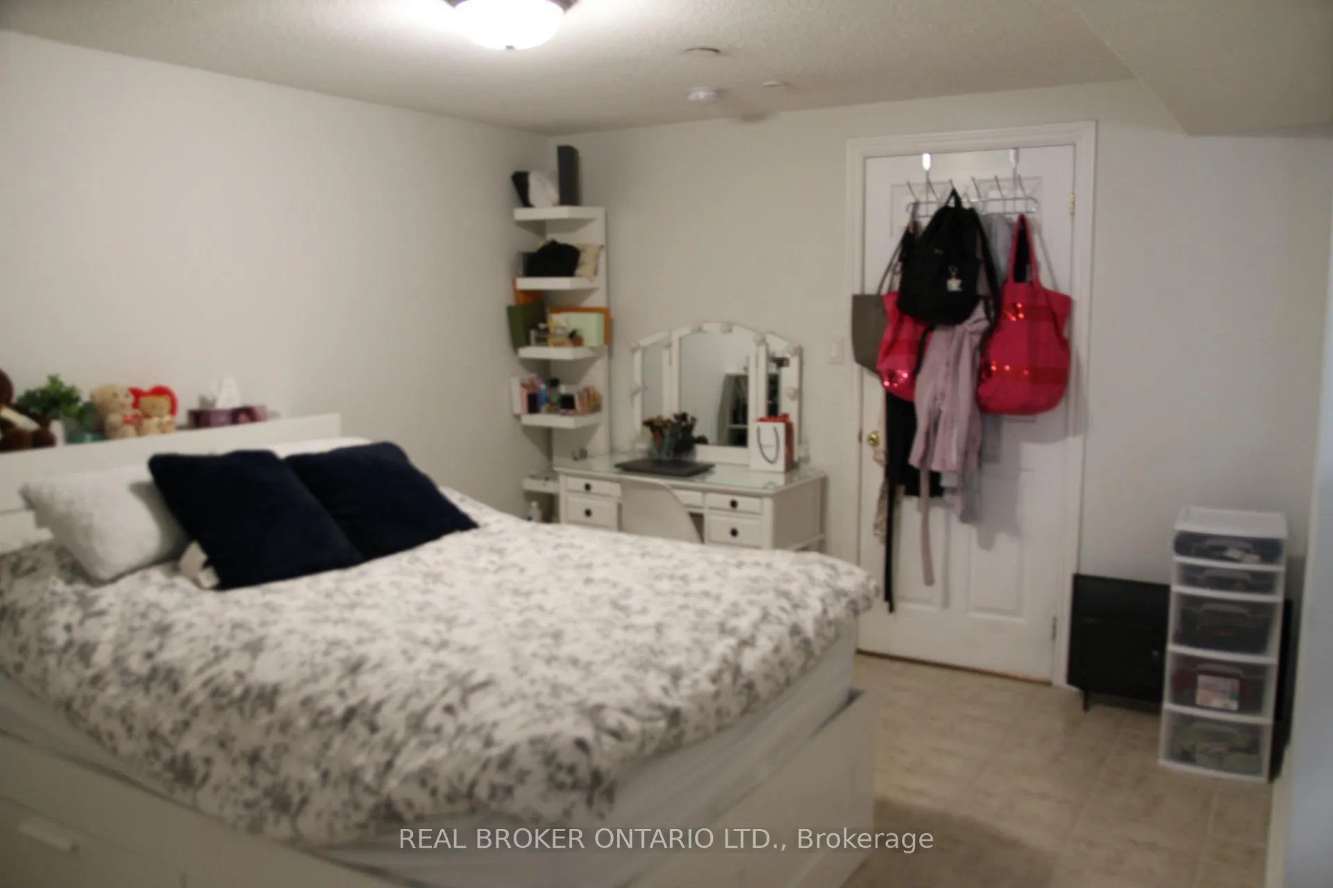 Photo 8 of 18 Tracie Court, Vaughan, Maple — HOMEH