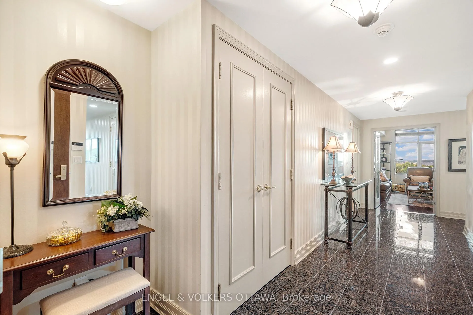 Photo 4 of Unit 903, 3590 Rivergate Way, Ottawa, Quinterra — HOMEH