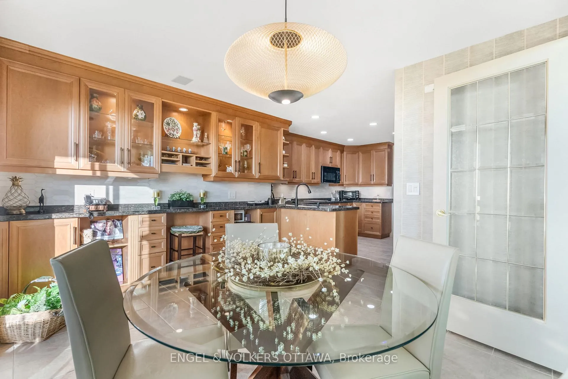 Photo 13 of Unit 903, 3590 Rivergate Way, Ottawa, Quinterra — HOMEH
