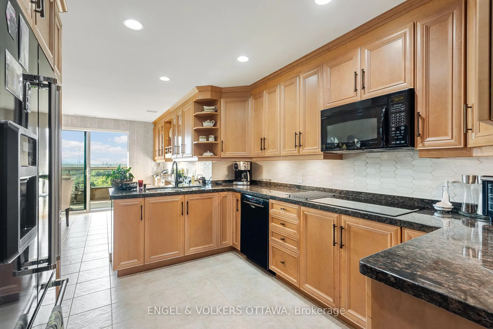 Photo 16 of Unit 903, 3590 Rivergate Way, Ottawa, Quinterra — HOMEH