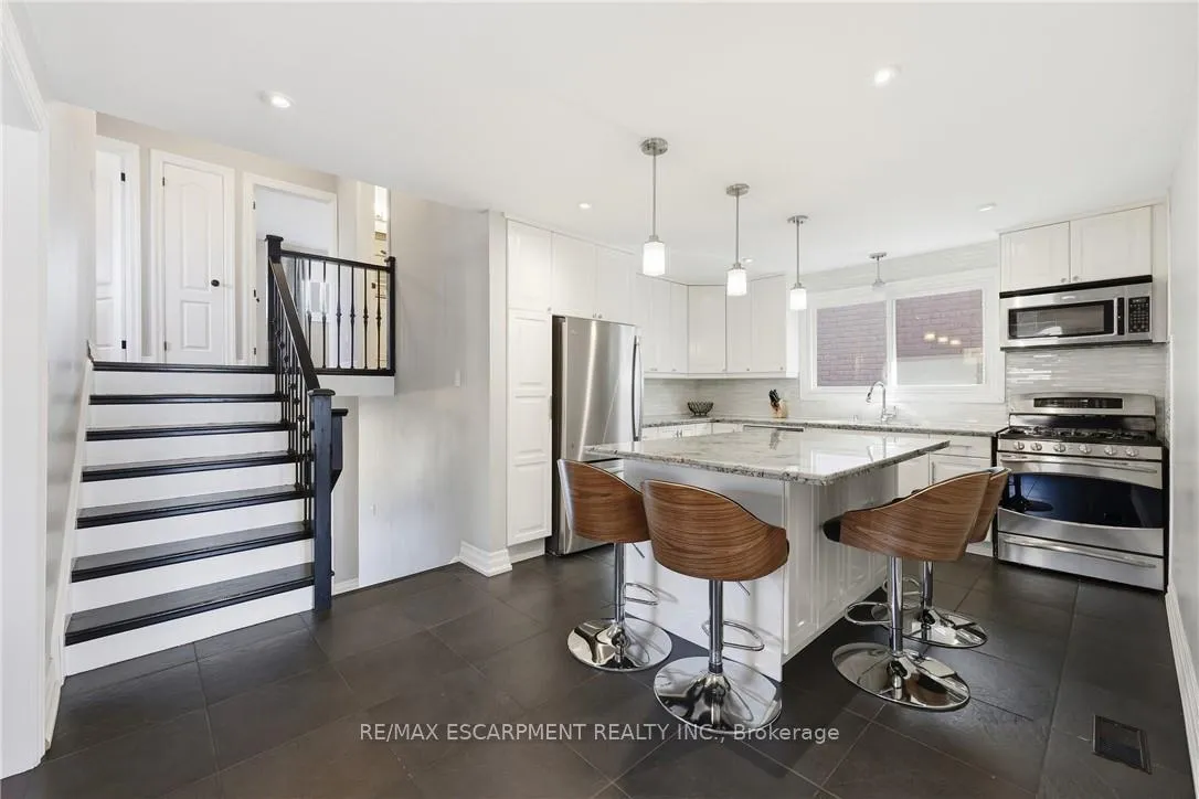 Photo 7 of 14 Atkins Drive, Hamilton, Gurnett — HOMEH