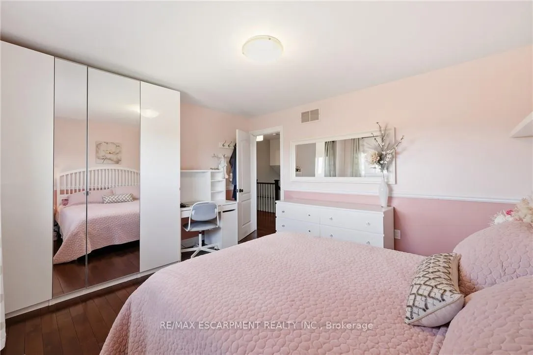 Photo 20 of 14 Atkins Drive, Hamilton, Gurnett — HOMEH