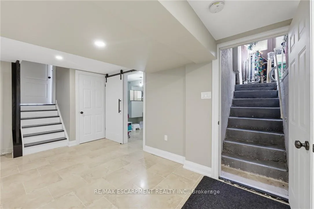 Photo 35 of 14 Atkins Drive, Hamilton, Gurnett — HOMEH