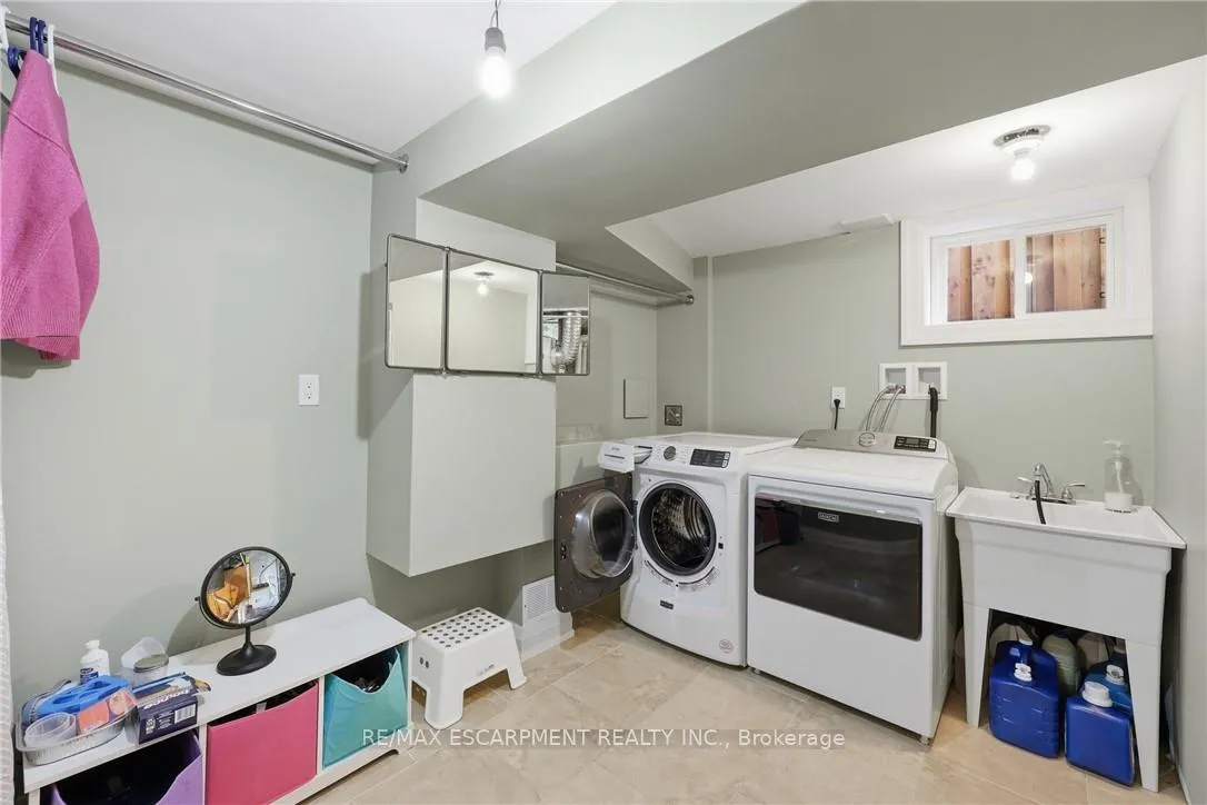 Photo 36 of 14 Atkins Drive, Hamilton, Gurnett — HOMEH