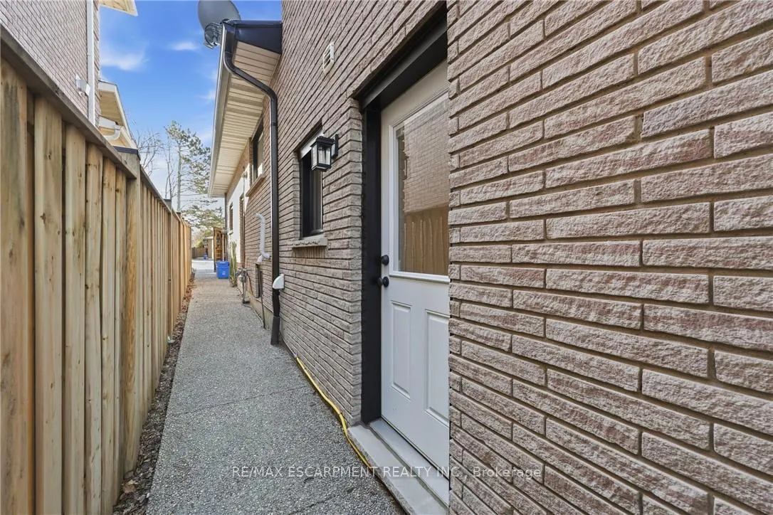 Photo 37 of 14 Atkins Drive, Hamilton, Gurnett — HOMEH