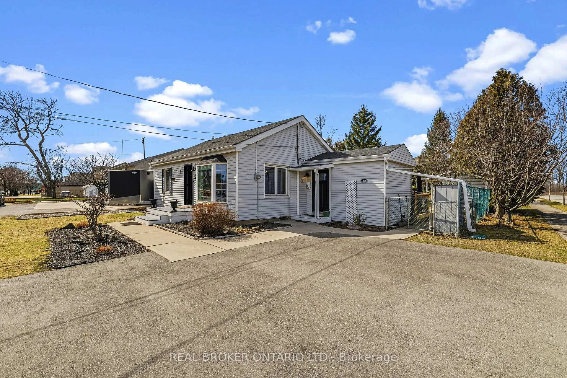 Photo 2 of 1378 Upper Wellington Street, Hamilton, Jerome — HOMEH