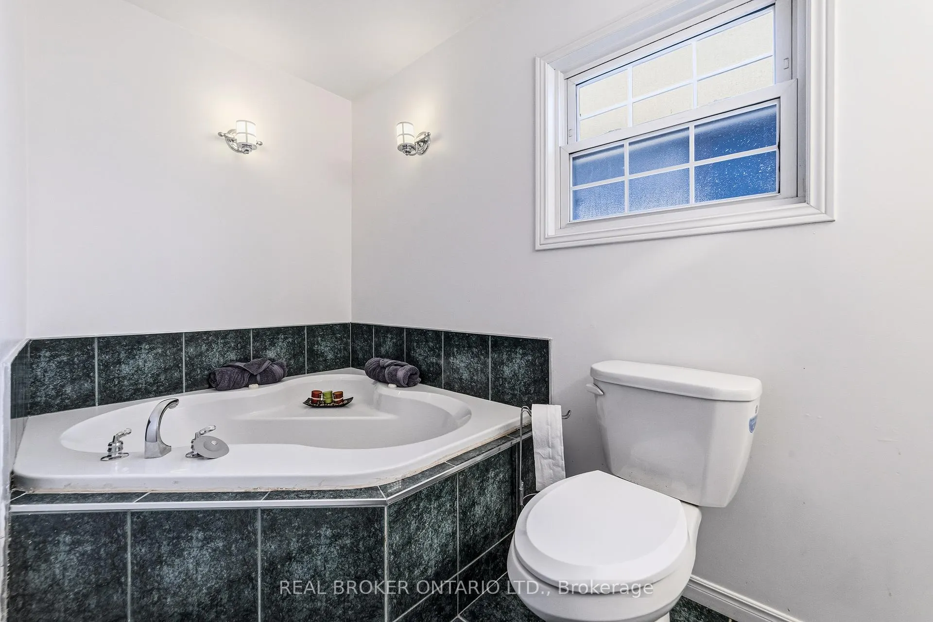 Photo 23 of 1378 Upper Wellington Street, Hamilton, Jerome — HOMEH