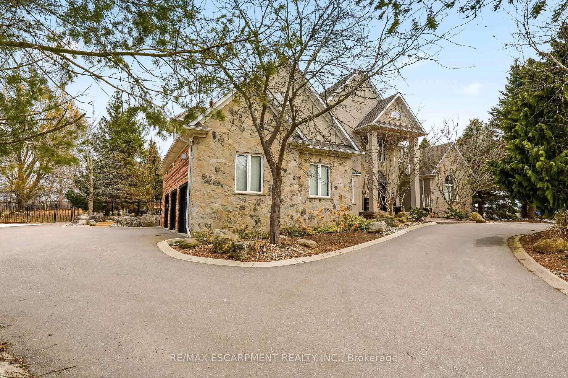 Photo 2 of 15 Palomino Drive, Hamilton, Carlisle — HOMEH