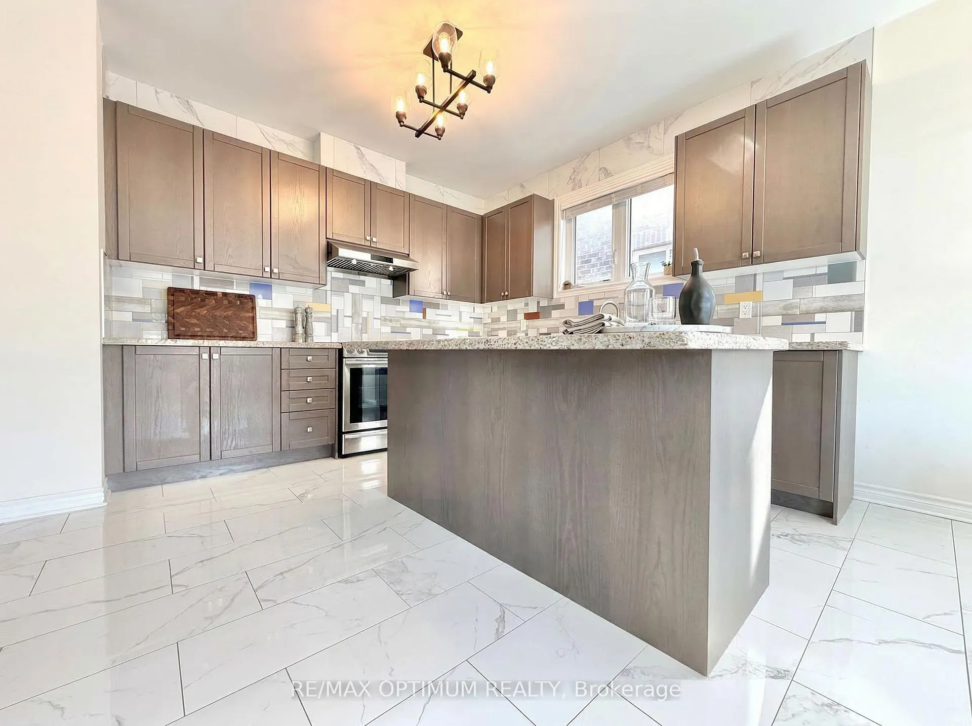 Photo 8 of 953 Black Cherry Drive NE, Oshawa, Taunton — HOMEH