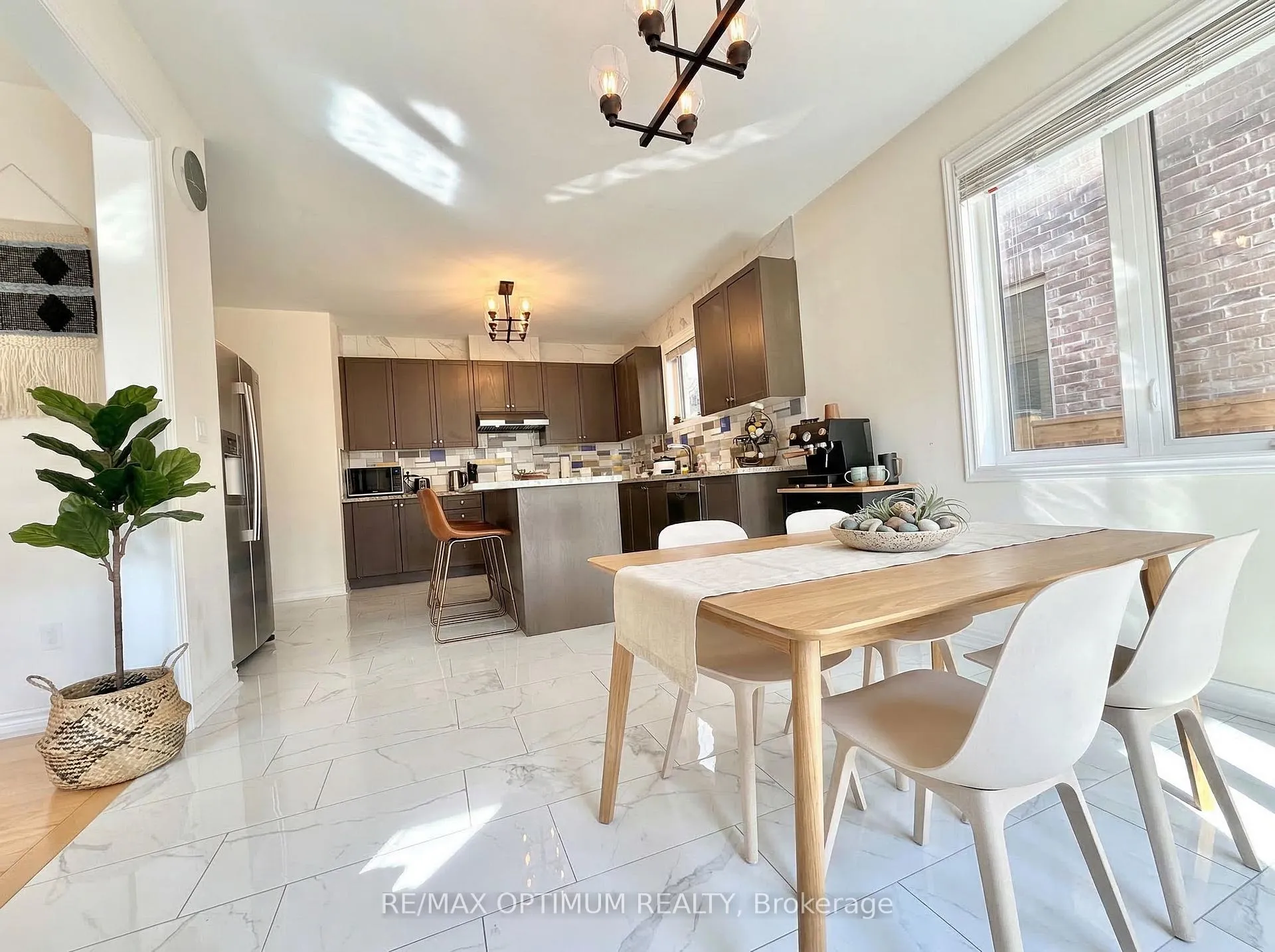 Photo 12 of 953 Black Cherry Drive NE, Oshawa, Taunton — HOMEH