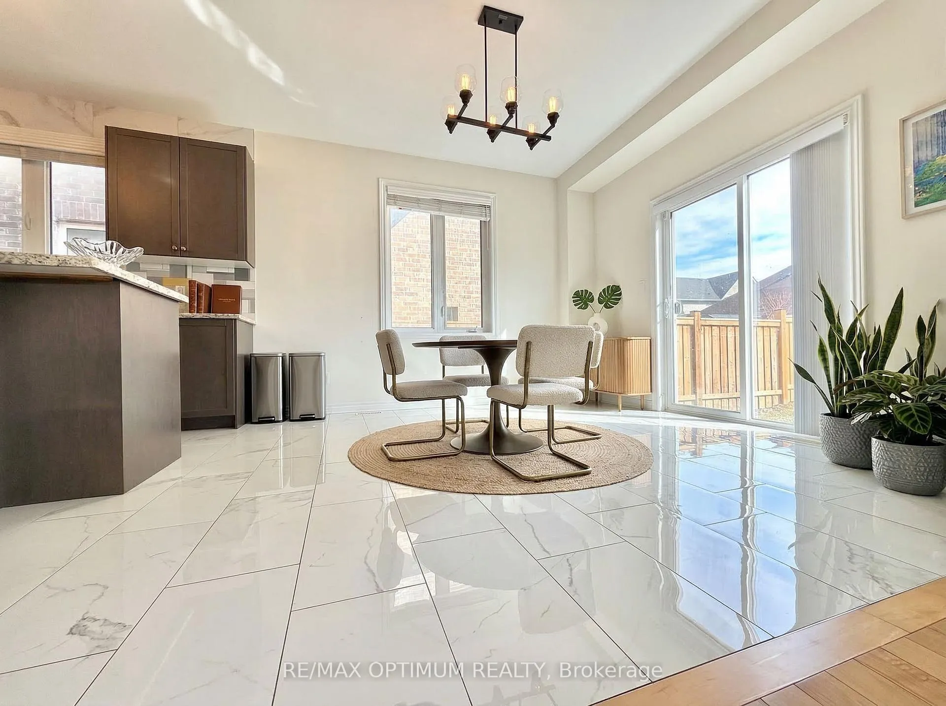 Photo 13 of 953 Black Cherry Drive NE, Oshawa, Taunton — HOMEH