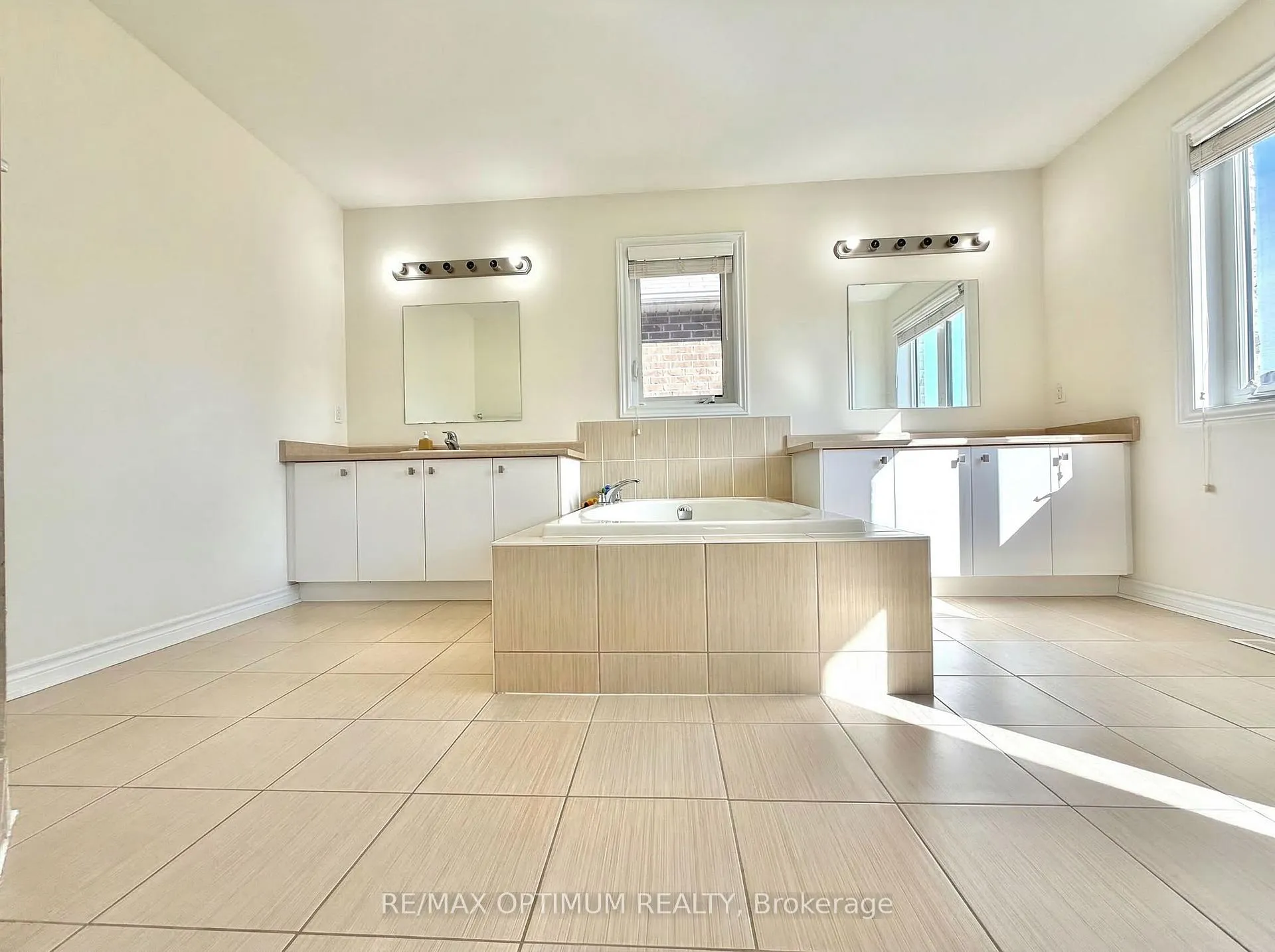 Photo 19 of 953 Black Cherry Drive NE, Oshawa, Taunton — HOMEH