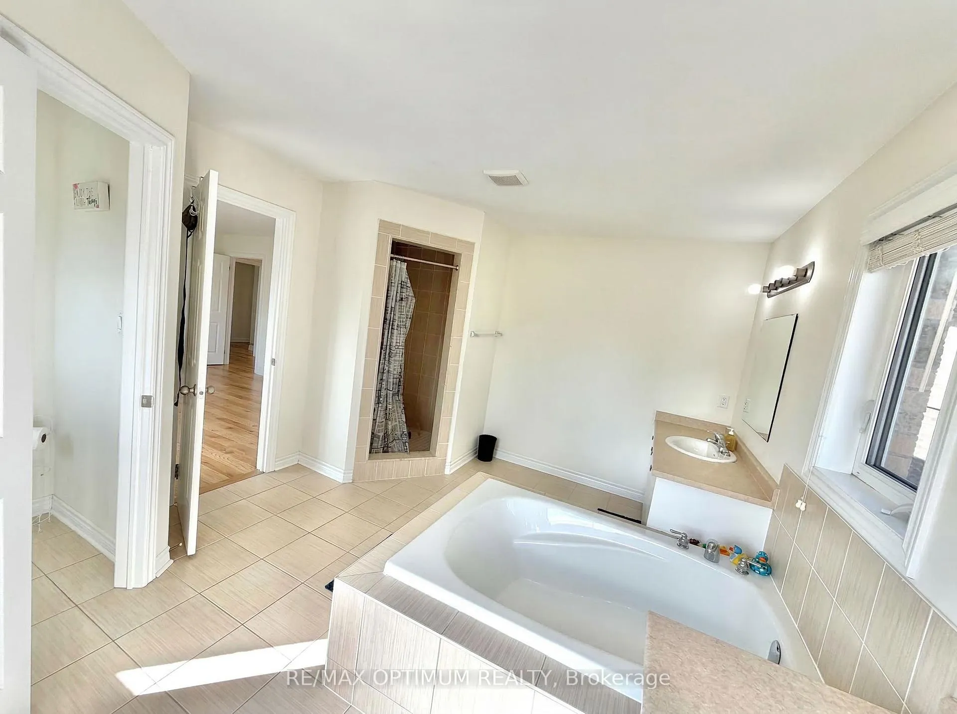 Photo 20 of 953 Black Cherry Drive NE, Oshawa, Taunton — HOMEH