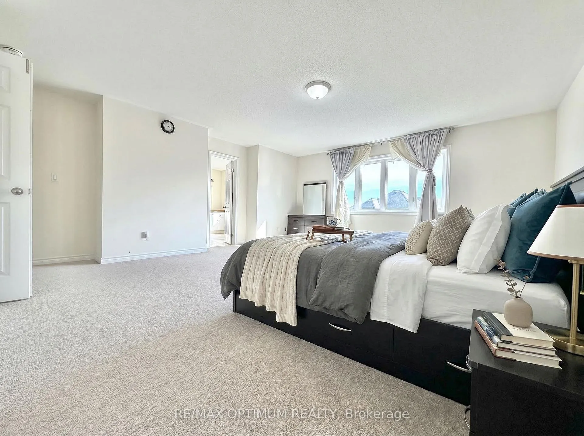 Photo 24 of 953 Black Cherry Drive NE, Oshawa, Taunton — HOMEH