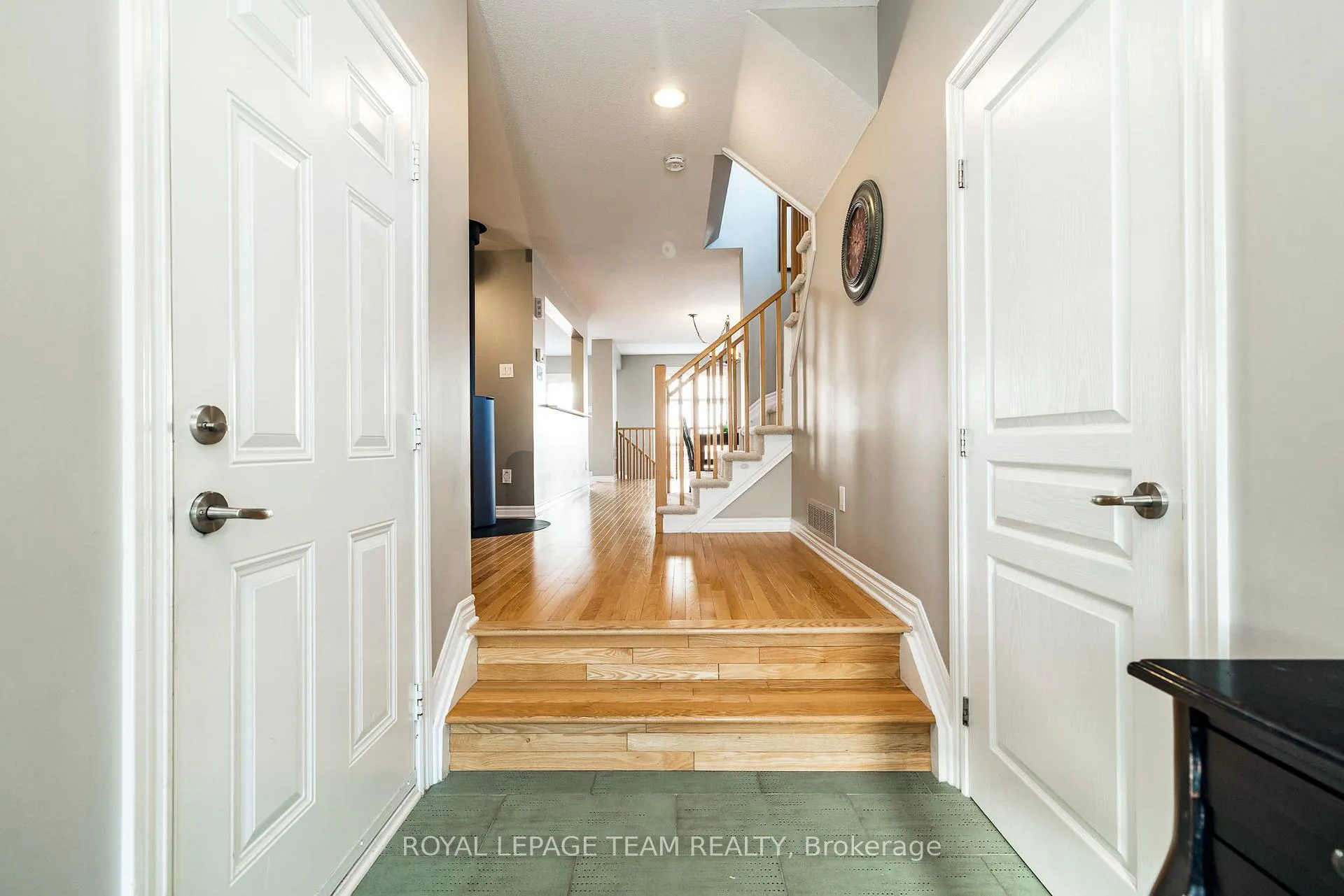 Photo 3 of 542 Remnor Avenue, Ottawa, Kanata - Kanata Lakes/Heritage Hills — HOMEH