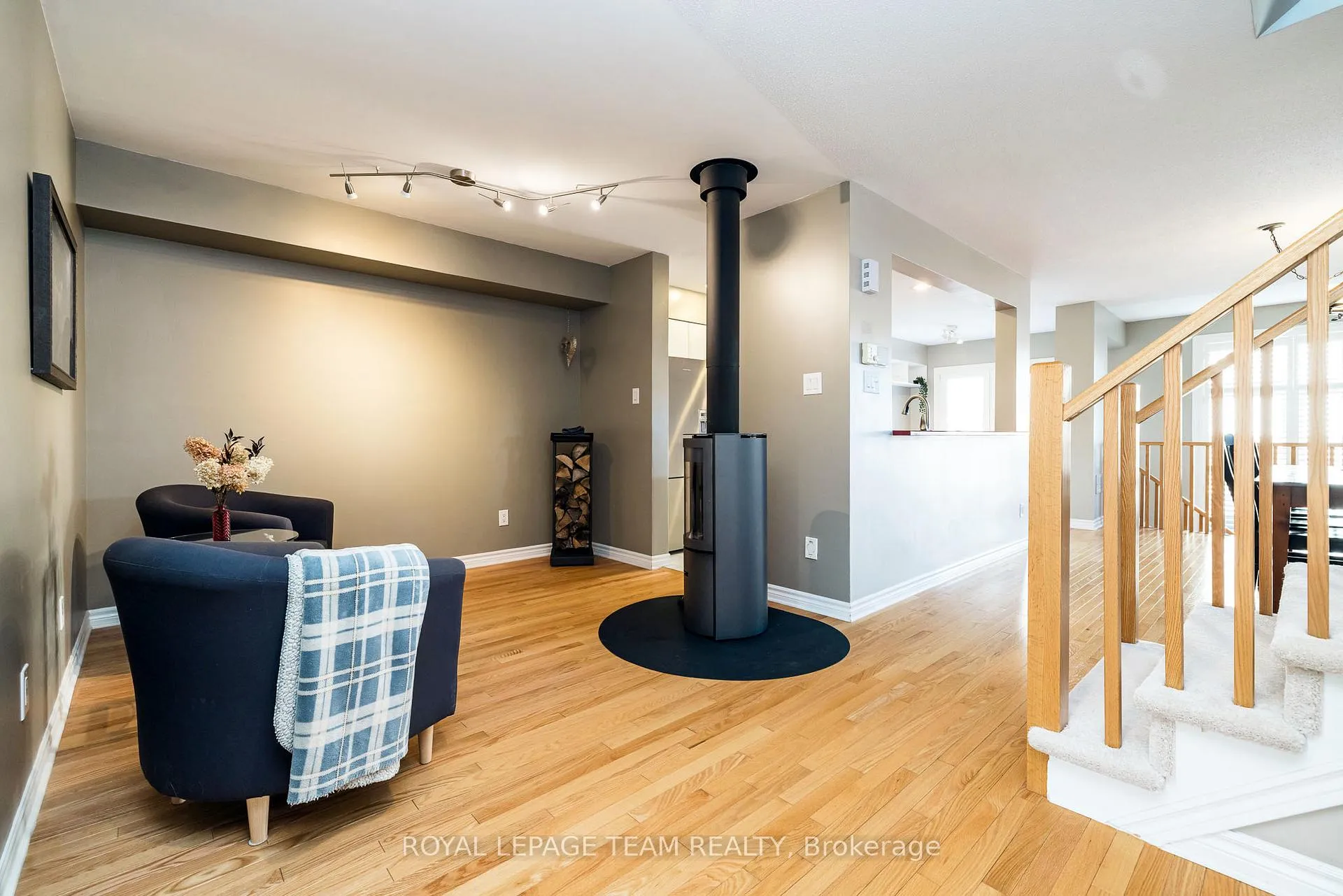 Photo 4 of 542 Remnor Avenue, Ottawa, Kanata - Kanata Lakes/Heritage Hills — HOMEH