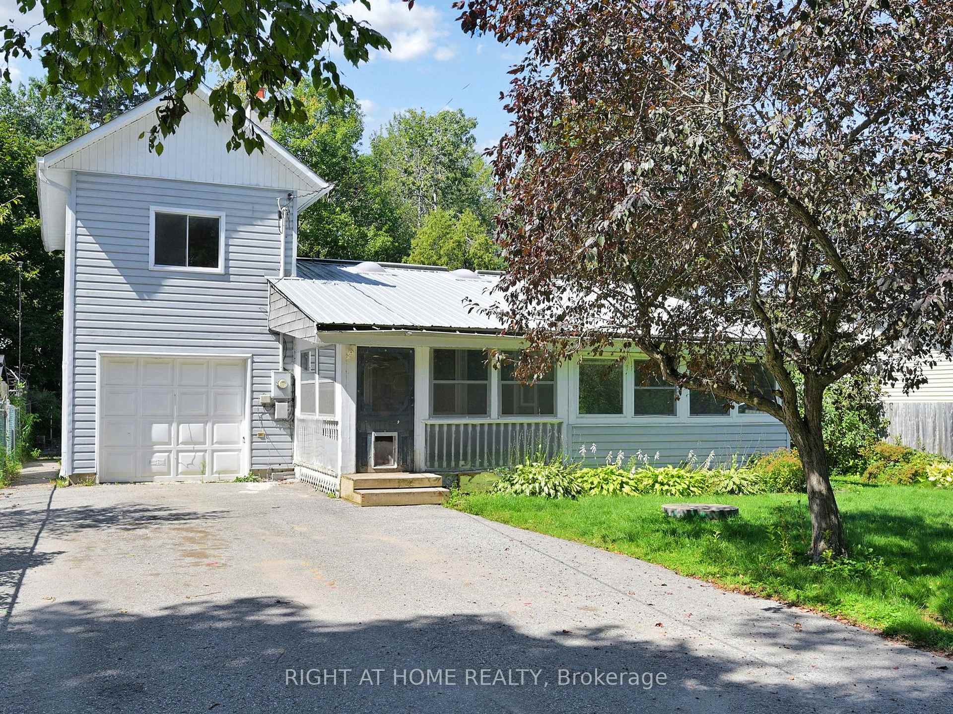 Photo 1 of 822 Pine Avenue, Innisfil, Lefroy — HOMEH