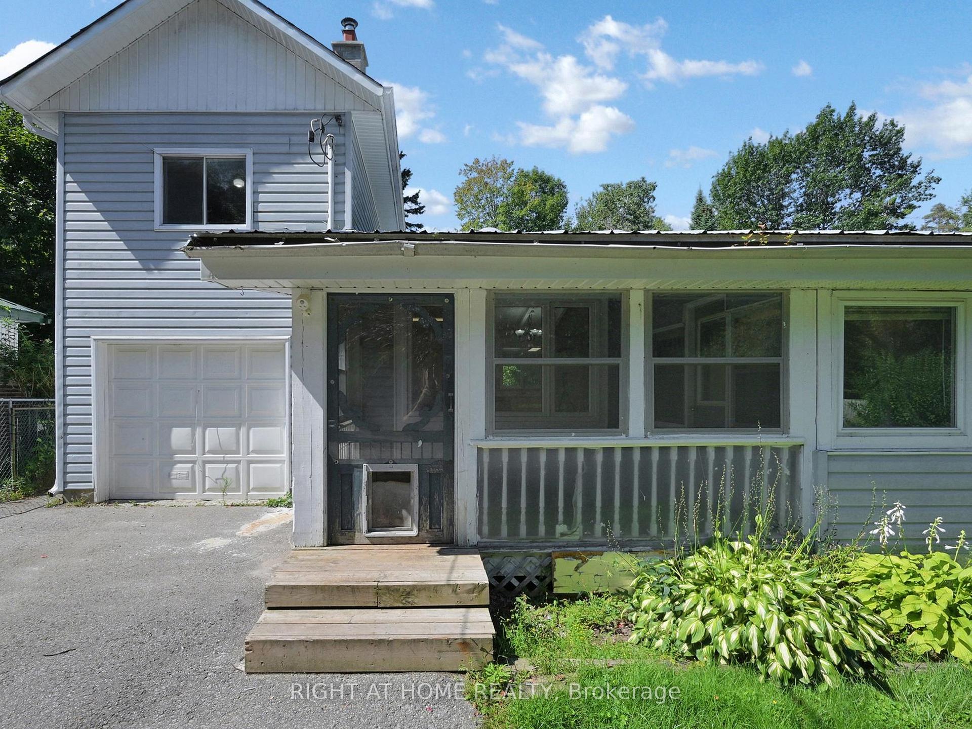 Photo 2 of 822 Pine Avenue, Innisfil, Lefroy — HOMEH