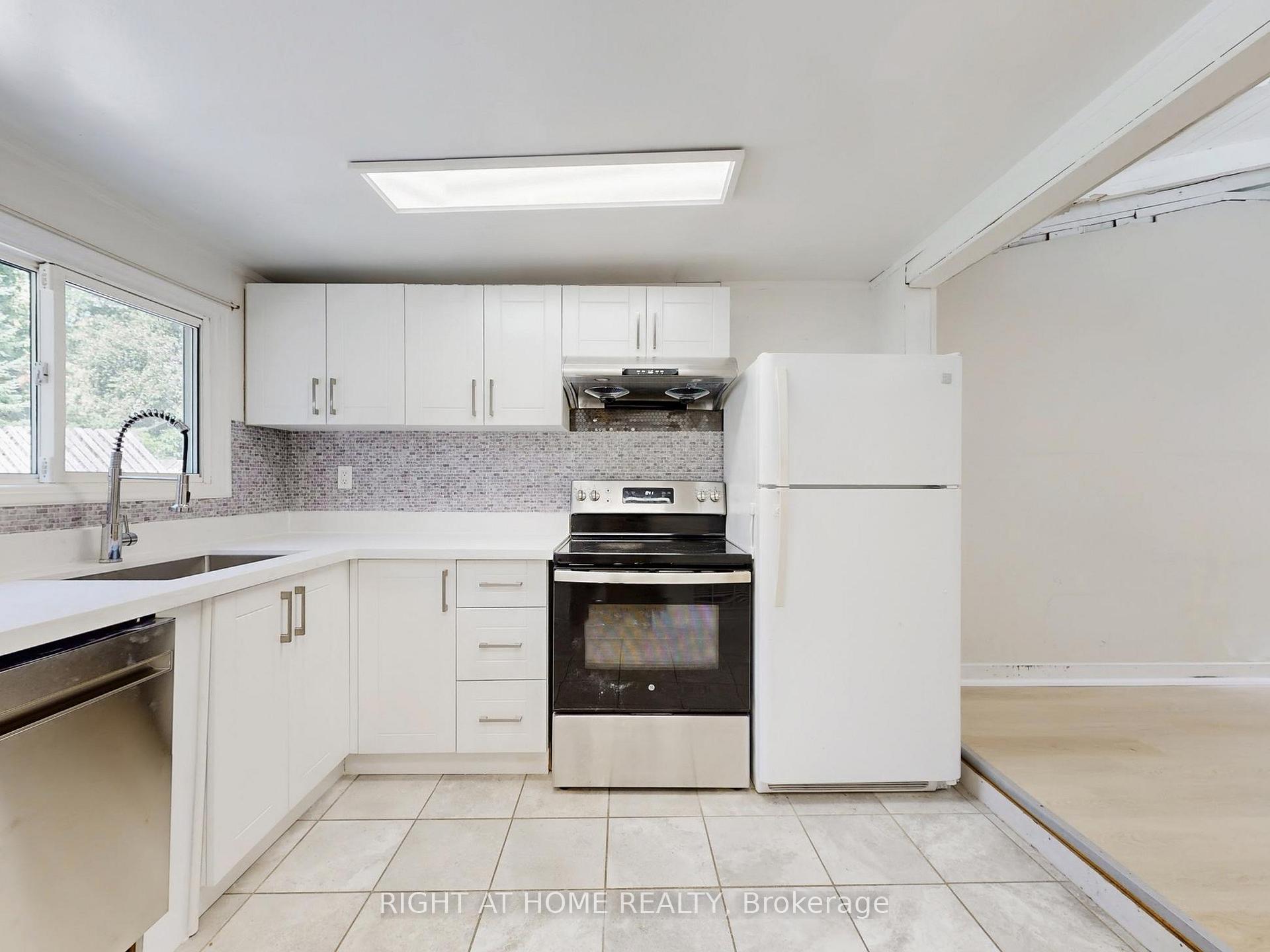 Photo 18 of 822 Pine Avenue, Innisfil, Lefroy — HOMEH