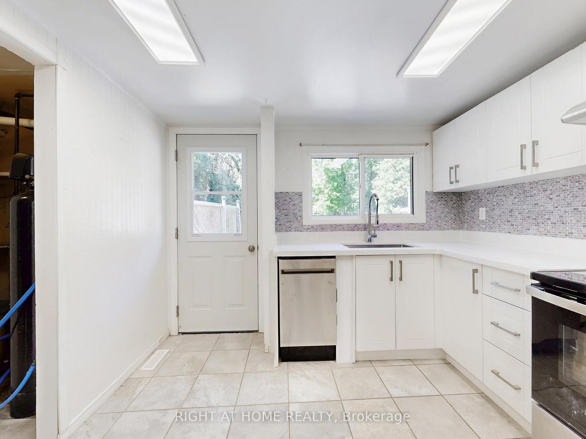 Photo 20 of 822 Pine Avenue, Innisfil, Lefroy — HOMEH