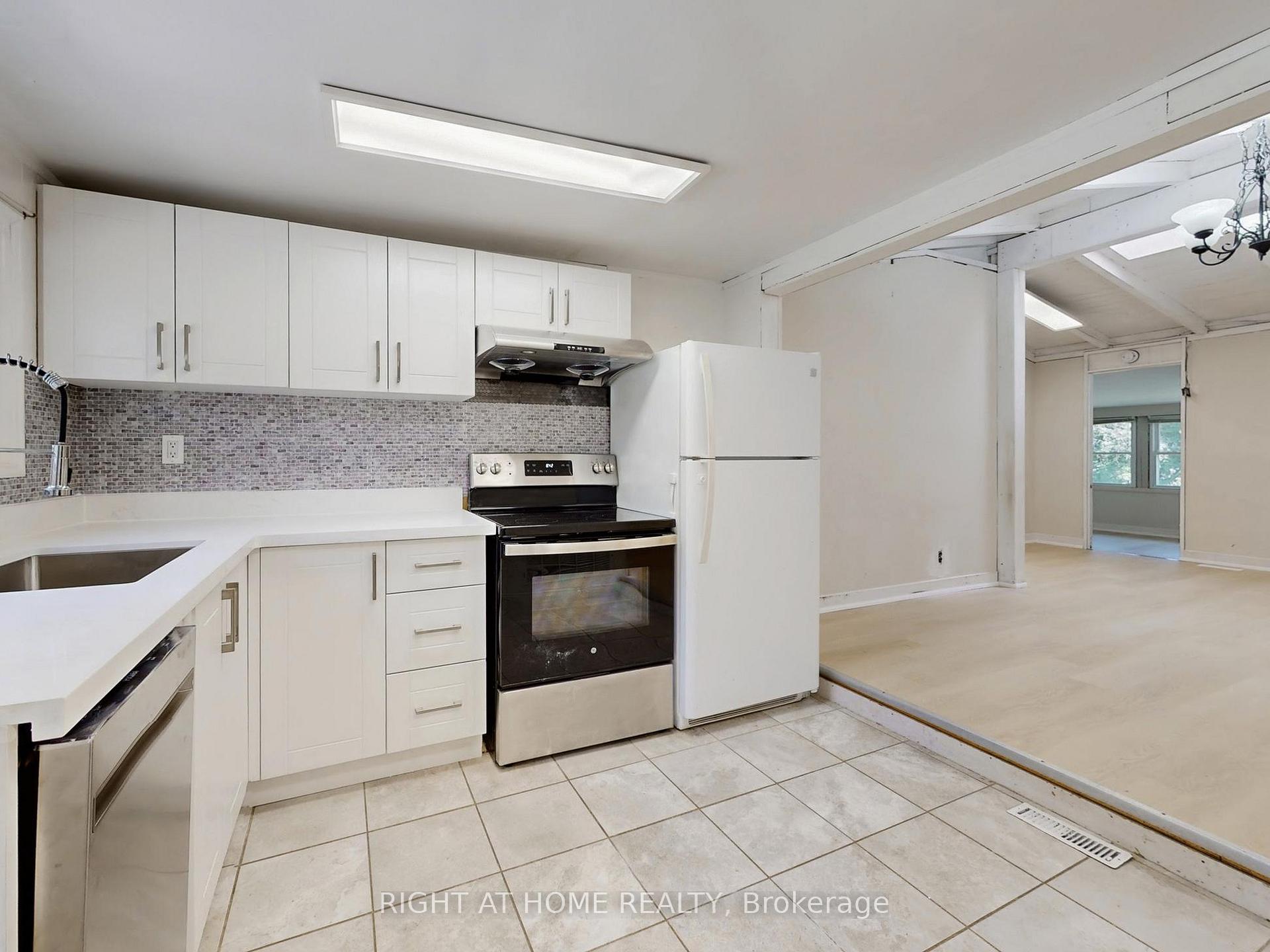 Photo 21 of 822 Pine Avenue, Innisfil, Lefroy — HOMEH