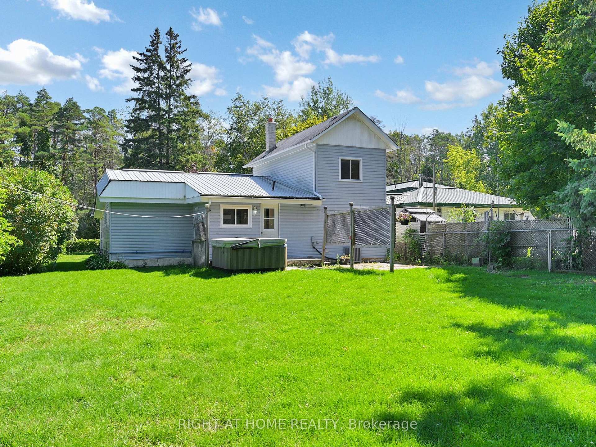 Photo 39 of 822 Pine Avenue, Innisfil, Lefroy — HOMEH