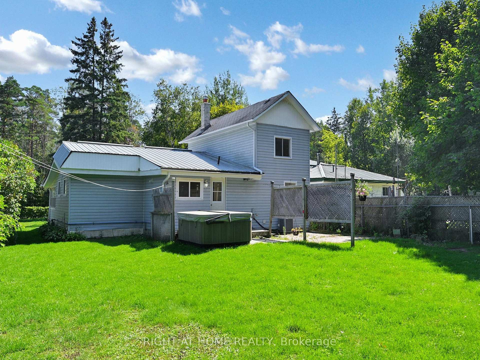 Photo 42 of 822 Pine Avenue, Innisfil, Lefroy — HOMEH