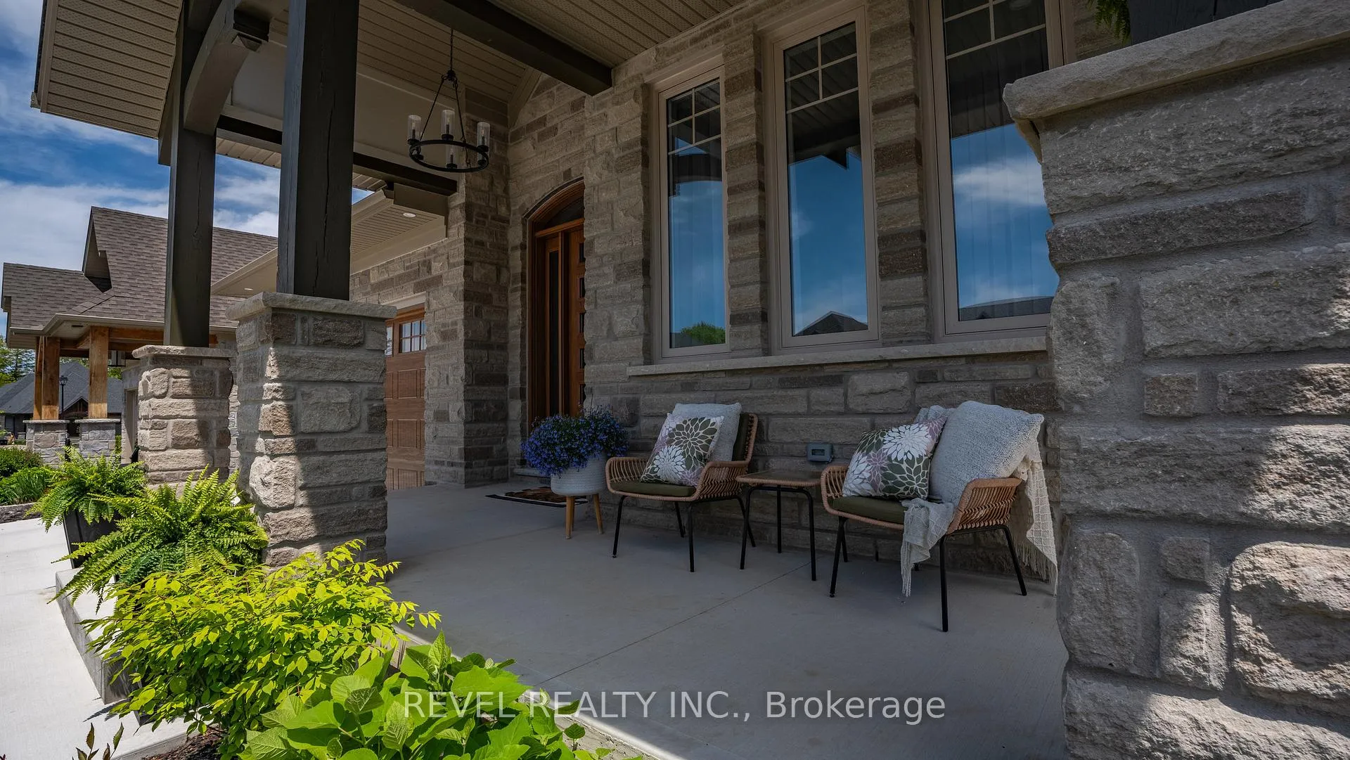 Photo 5 of 52 Beechnut Lane, Norfolk, Port Dover — HOMEH