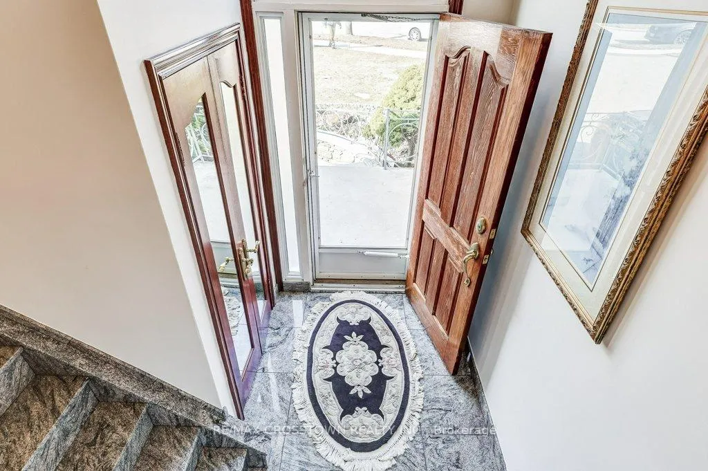 Photo 6 of 25 Rockbank Crescent, North York, Humberlea-Pelmo Park — HOMEH
