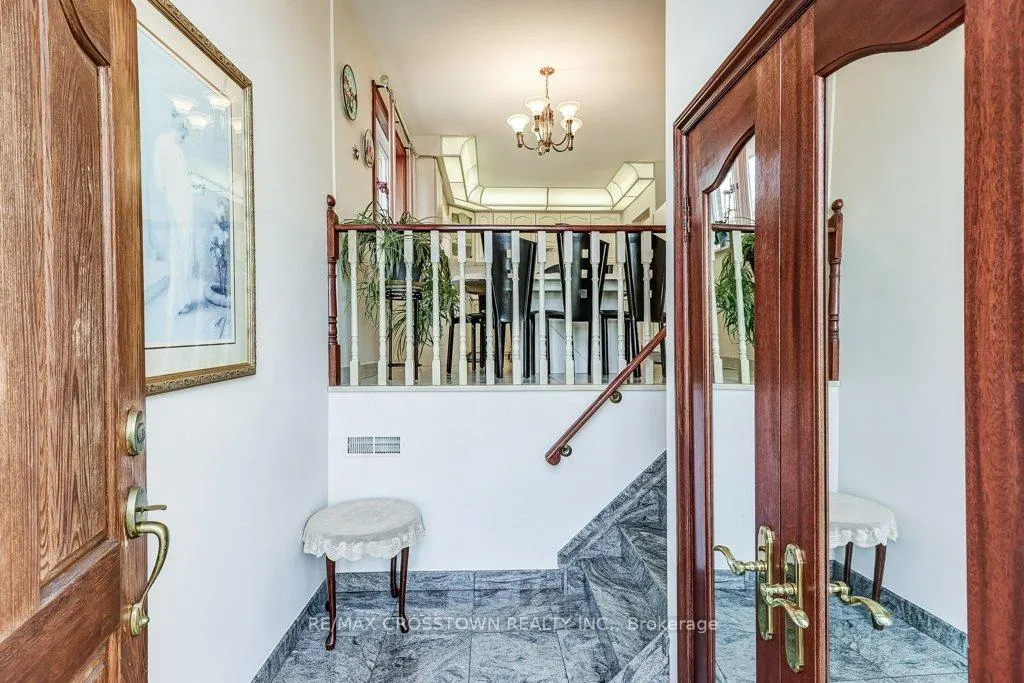 Photo 7 of 25 Rockbank Crescent, North York, Humberlea-Pelmo Park — HOMEH