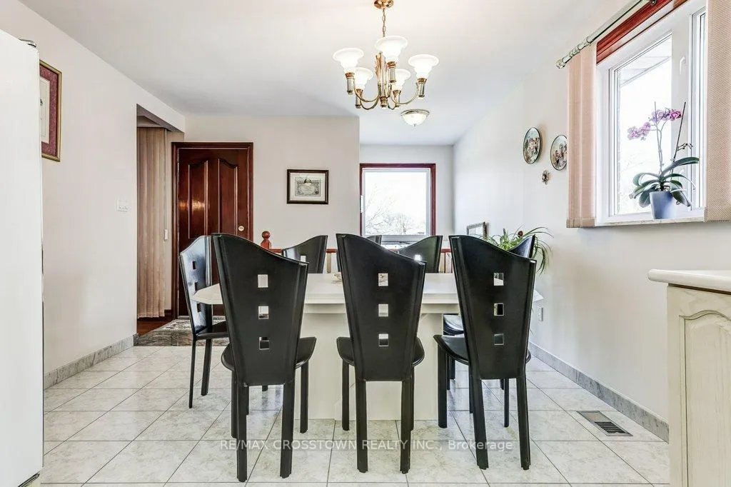 Photo 10 of 25 Rockbank Crescent, North York, Humberlea-Pelmo Park — HOMEH
