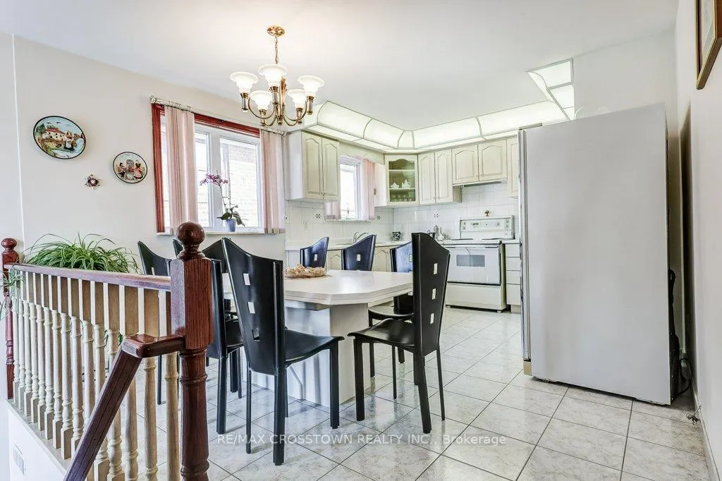 Photo 13 of 25 Rockbank Crescent, North York, Humberlea-Pelmo Park — HOMEH