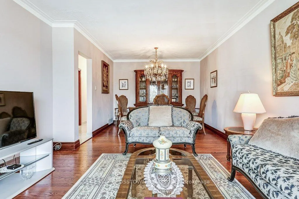 Photo 14 of 25 Rockbank Crescent, North York, Humberlea-Pelmo Park — HOMEH