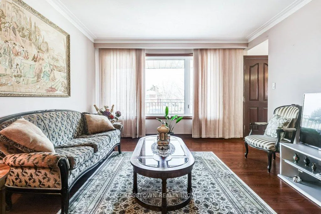Photo 15 of 25 Rockbank Crescent, North York, Humberlea-Pelmo Park — HOMEH
