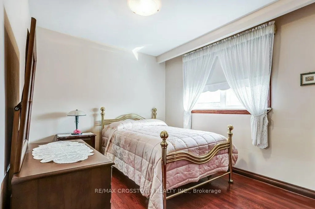 Photo 19 of 25 Rockbank Crescent, North York, Humberlea-Pelmo Park — HOMEH