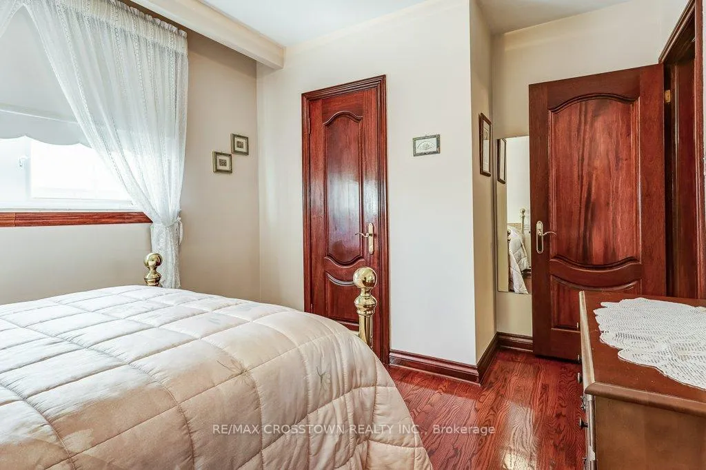 Photo 20 of 25 Rockbank Crescent, North York, Humberlea-Pelmo Park — HOMEH