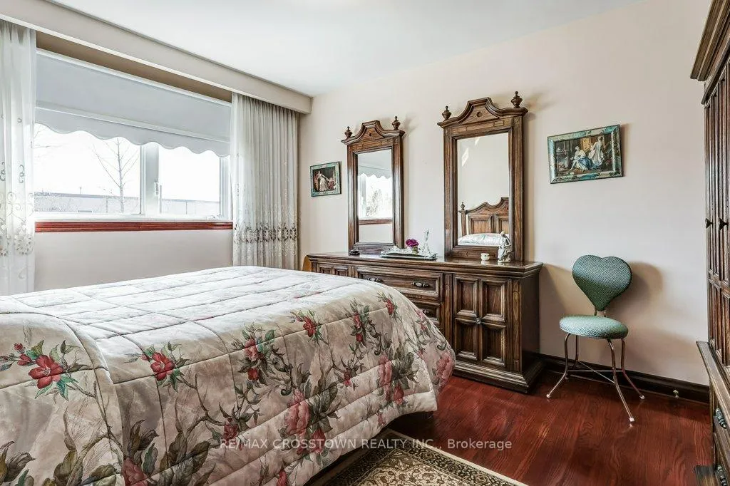 Photo 21 of 25 Rockbank Crescent, North York, Humberlea-Pelmo Park — HOMEH